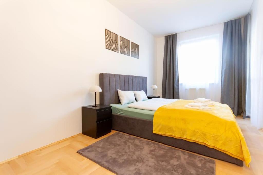 شقة Gozsdu White Raven 3 - Terrace And Free Underground Parking بودابست المظهر الخارجي الصورة