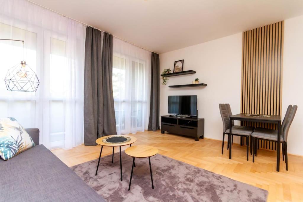 شقة Gozsdu White Raven 3 - Terrace And Free Underground Parking بودابست المظهر الخارجي الصورة