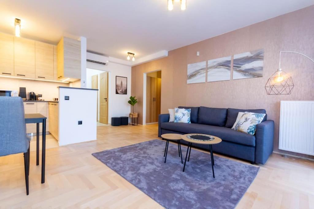 شقة Gozsdu White Raven 3 - Terrace And Free Underground Parking بودابست المظهر الخارجي الصورة