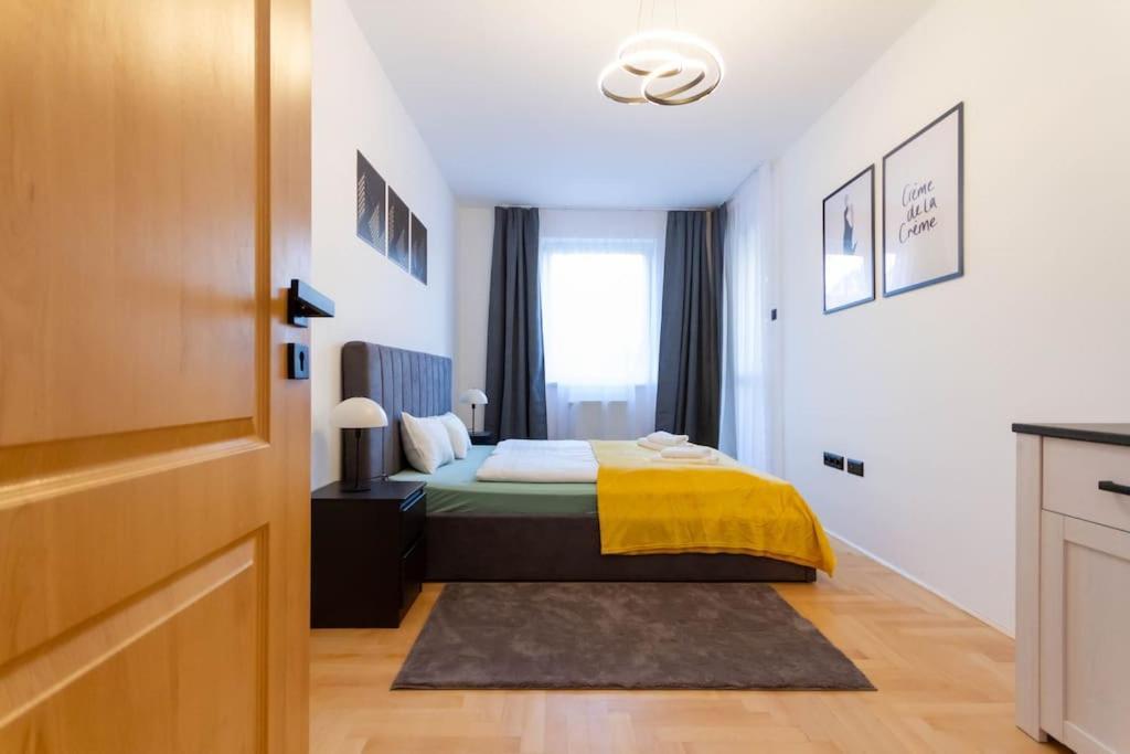 شقة Gozsdu White Raven 3 - Terrace And Free Underground Parking بودابست المظهر الخارجي الصورة