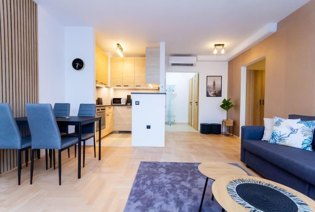 شقة Gozsdu White Raven 3 - Terrace And Free Underground Parking بودابست المظهر الخارجي الصورة