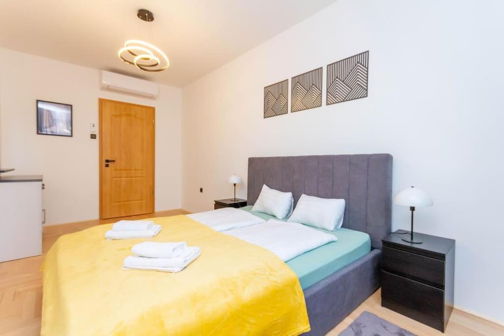 شقة Gozsdu White Raven 3 - Terrace And Free Underground Parking بودابست المظهر الخارجي الصورة